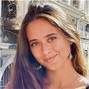 Estudiante universitaria con titulación de bachillerato. Profesora de apoyo y ayuda mediante clases online